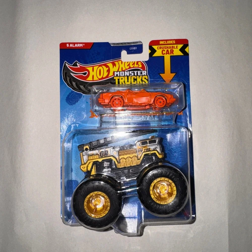 Hot Wheels Monster Trucks 5 Alarm Gold Silver‎ Die-Cast with Crushable Car GRH81